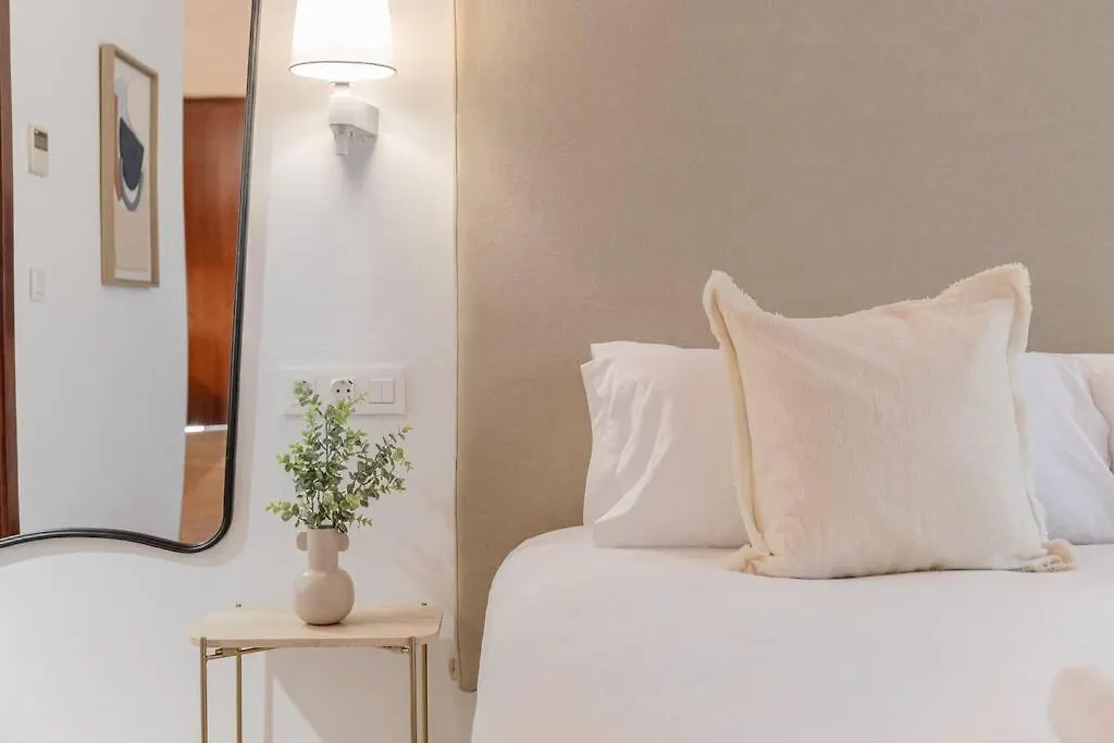 Isg Apartments Puerta Jerez Sevilla 01 Sevilha